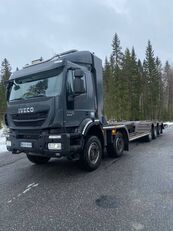 IVECO Trakker AD410T50 10x4 metsäkoneritilä autonkuljetusauto